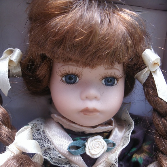 Christina Collection Victorian Porcelain Doll NIB - Picture 3 of 8